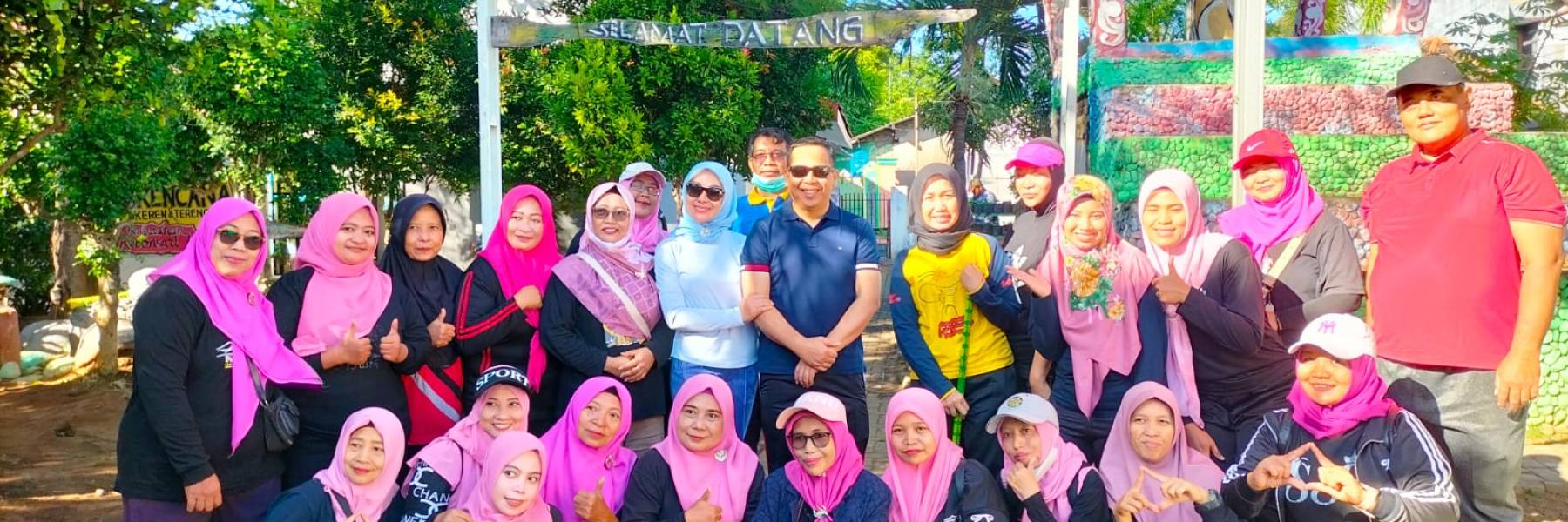 Kader TP.PKK Kelurahan Kebonsari bersama Bpk. Walikota dan Ibu Ketua TP.PKK Kota Probolinggo